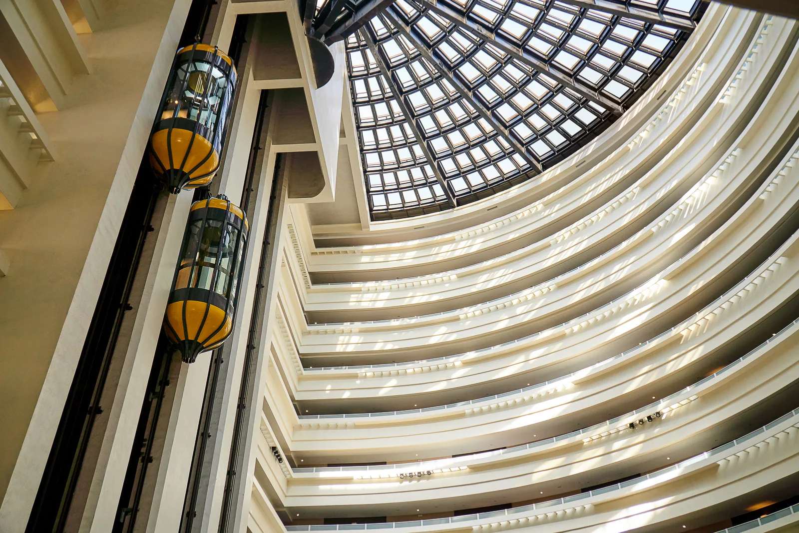 Overview 2 ILLUME TAIPEI Sunlight in the Atrium